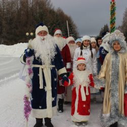 <strong>Парад Дедов Морозов дал начало новогодним праздникам</strong>